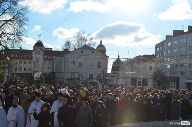 Загинув у день народження: Луцьк попрощався з воїном Віктором Лахаєм. ФОТОРЕПОРТАЖ