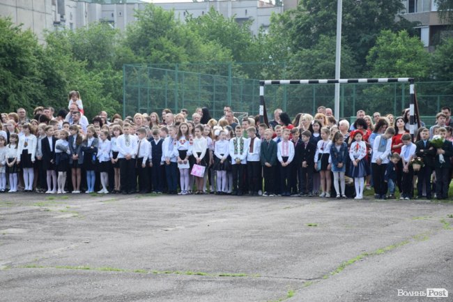 Емоції від драйву до сліз: останній дзвоник у луцькій школі №25. ФОТО