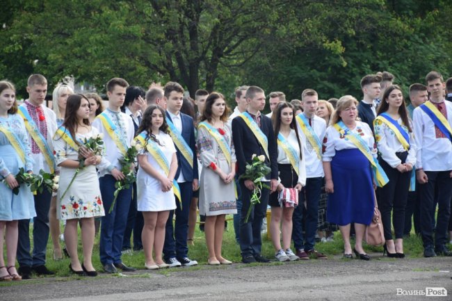 Емоції від драйву до сліз: останній дзвоник у луцькій школі №25. ФОТО