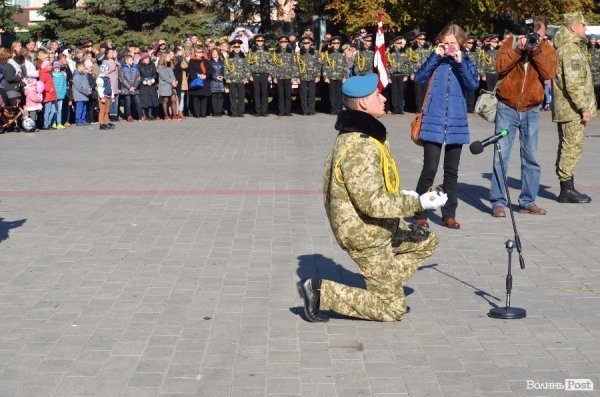 Сотні ліцеїстів склали присягу на головній площі Луцька. ФОТО