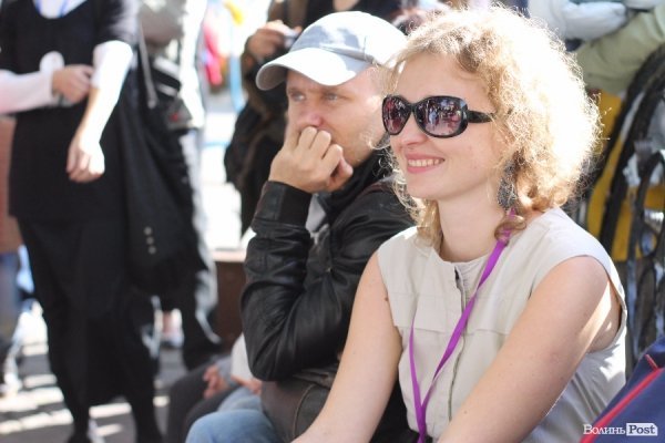 «Мандрівний вішак» у Луцьку епатував, дивував та змушував задуматись. ФОТО