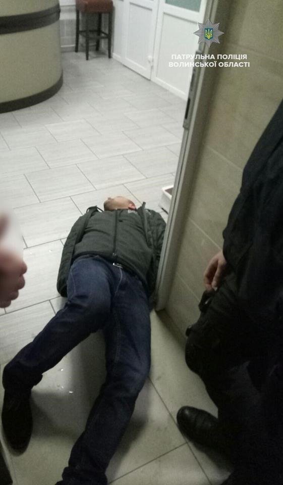 У Ковелі скрутили п'яного хлопця, який обматюкав патрульних