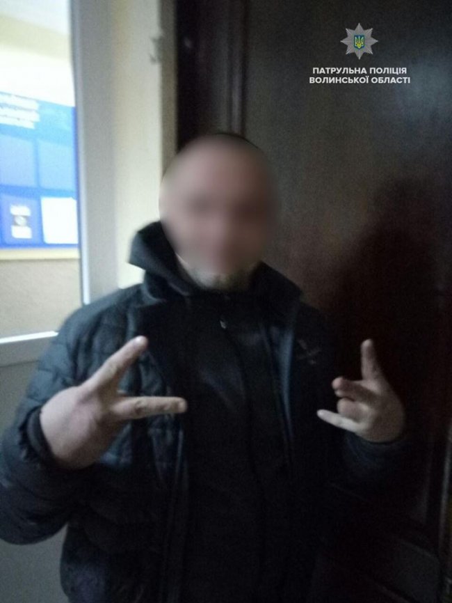 У Ковелі скрутили п'яного хлопця, який обматюкав патрульних