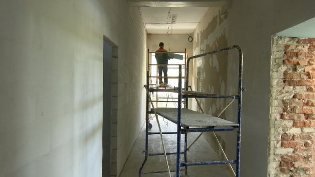 Навчальний корпус луцького університету перебудовують під житло для переселенців: коли завершать роботи