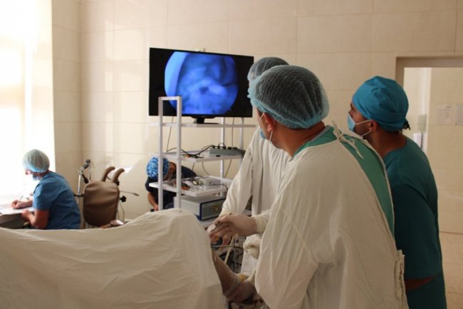 Волинські лікарі провели складну операцію на колінному суглобі. ФОТО