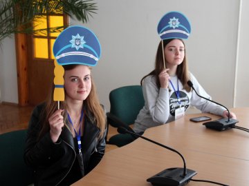 Агресія, стресостійкість та «дякую»: що патрульні розповідали молоді Луцька