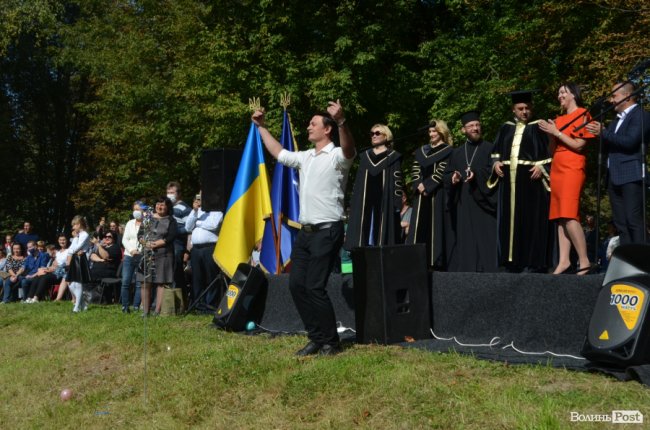  Як у луцькому «політесі» вітали першокурсників. ФОТОРЕПОРТАЖ
