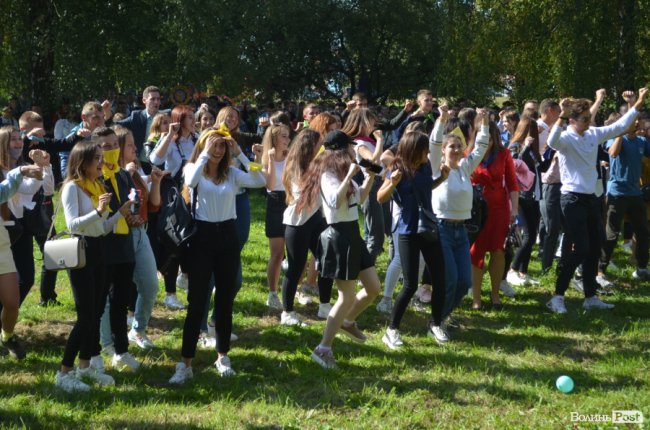  Як у луцькому «політесі» вітали першокурсників. ФОТОРЕПОРТАЖ