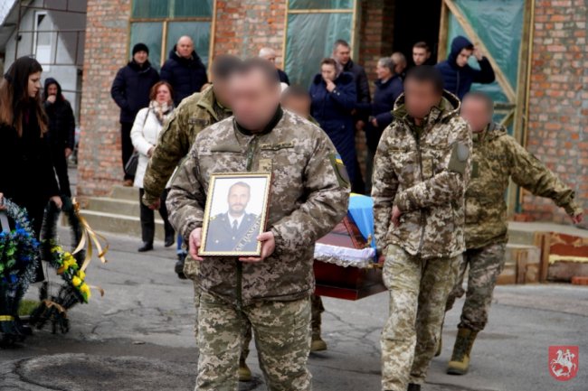 Волиняни навколішки провели в останню путь Героя Валентина Хлопцева