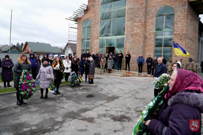 Волиняни навколішки провели в останню путь Героя Валентина Хлопцева