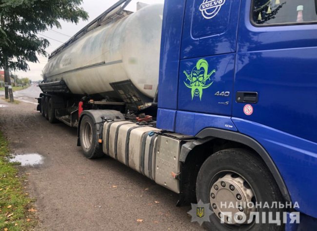 На Волині затримали фуру з 17 тоннами нелегального дизпалива. ФОТО