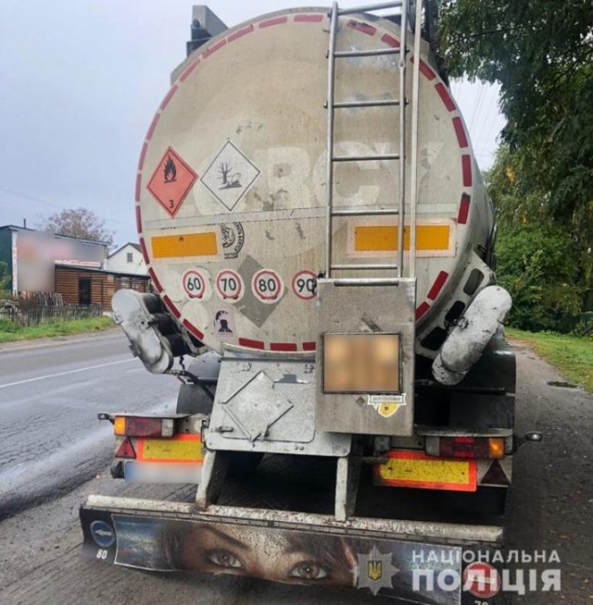 На Волині затримали фуру з 17 тоннами нелегального дизпалива. ФОТО