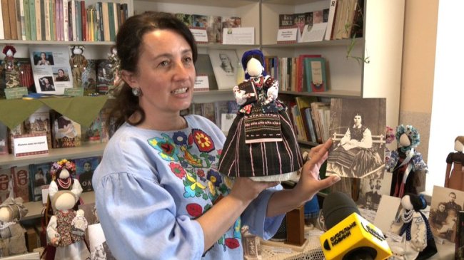 Тут і Київщина, і Харківщина, і Сумщина: у бібліотеці на Волині запрацювала виставка ляльок