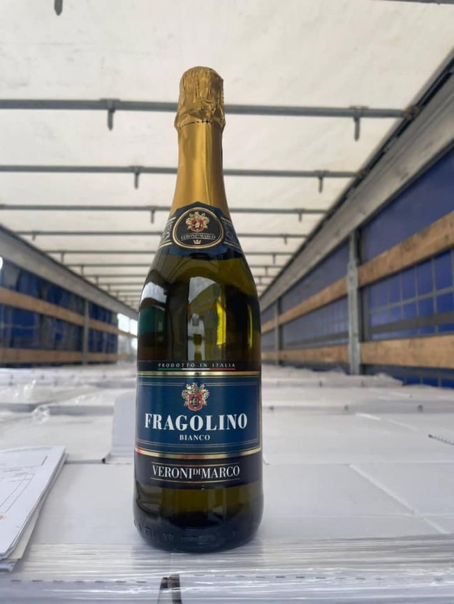 Через волинський кордон нелегально хотіли провезти десятки ящиків шампанського. ФОТО