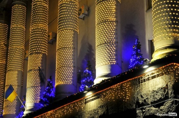 Нічна краса в Луцьку: головний корпус СНУ