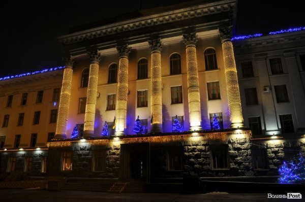 Нічна краса в Луцьку: головний корпус СНУ
