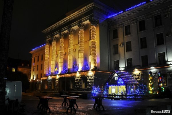 Нічна краса в Луцьку: головний корпус СНУ