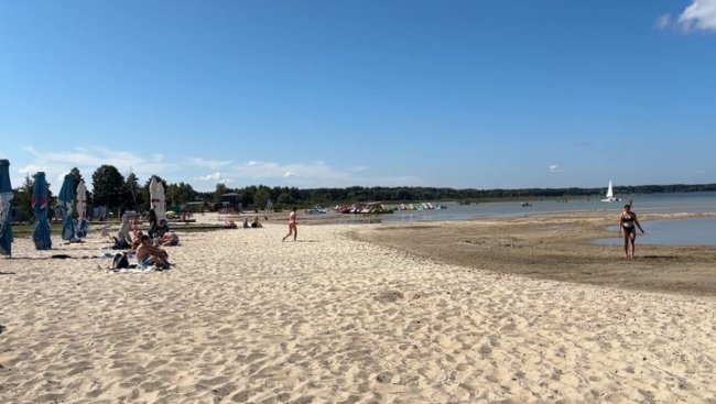 Є туристи з Вінниці, Ковеля та Полтави: як проходить оксамитовий сезон на Світязі. ВІДЕО