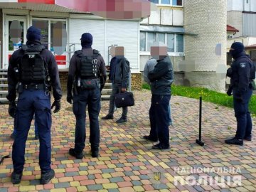 Пропускали «за дзвінком»: у Луцьку «накрили» підпільний гральний заклад 