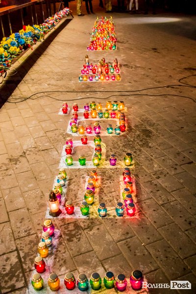 Квіти, сльози і свічки: у День Гідності та Свободи лучани вшанували пам'ять полеглих