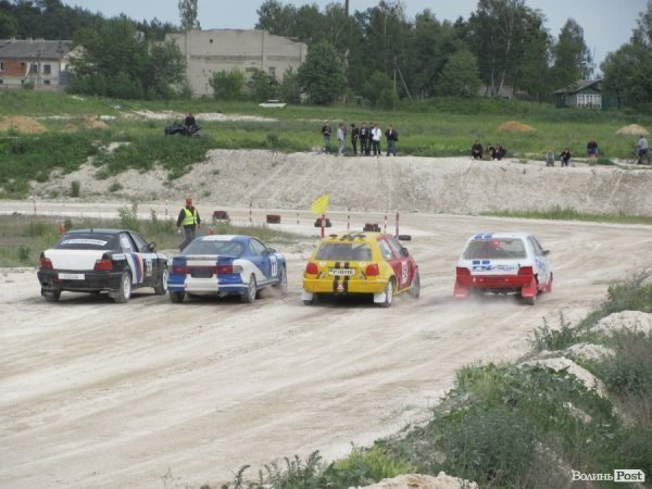 Під Луцьком змагалися автогонщики. ФОТО 