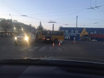 У Луцьку – ДТП: зіткнулися маршрутка та автомобіль