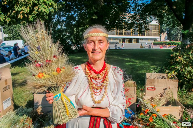 Різнобарв’я квітів та запашний мед: як у Луцьку святять «маковійчики». ФОТО
