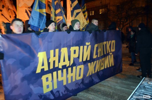 Вогонь та пам'ять: Маневичами пройшла смолоскипна хода на честь Героя