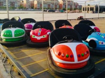 У луцький парк привезли нові машинки для автодрому