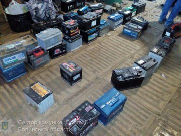 У Луцьку поліція розшукує власників викрадених акумуляторів