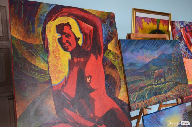 «Надихає саме життя»: у Луцьку відкрили яскраву виставку картин. ФОТО