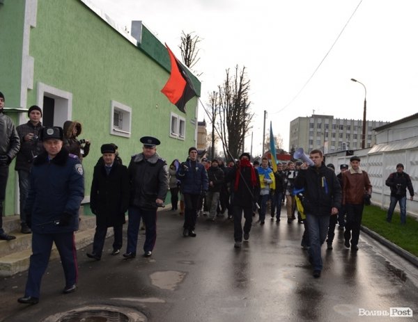 У Луцьку спалили «труну Партії регіонів». ФОТО. ВІДЕО