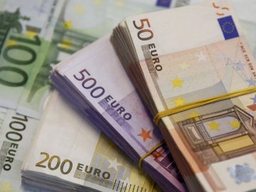 На «Ягодині» затримали росіянина, який хотів незаконно перевезти до Польщі валюту