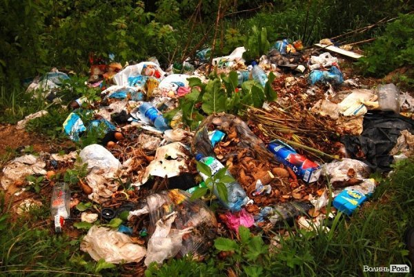 У Луцьку величезне сміттєзвалище «не помічають» більше 10 років