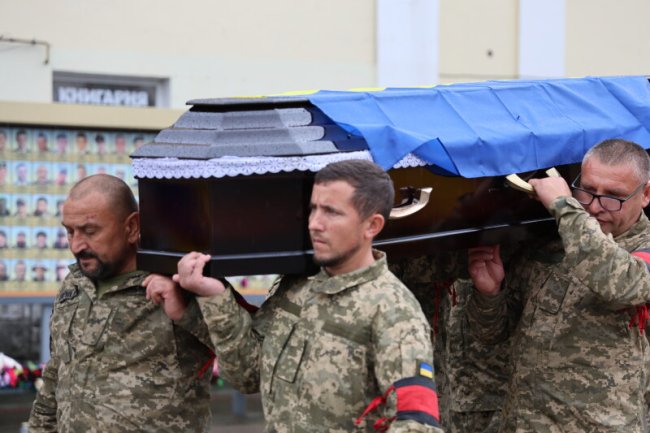 У Луцьку попрощалися з полеглим на війні Героєм Юрієм Ковальчуком