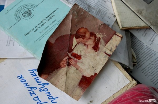 «Шукаємо свої речі серед сміття», – мешканці зруйнованих квартир