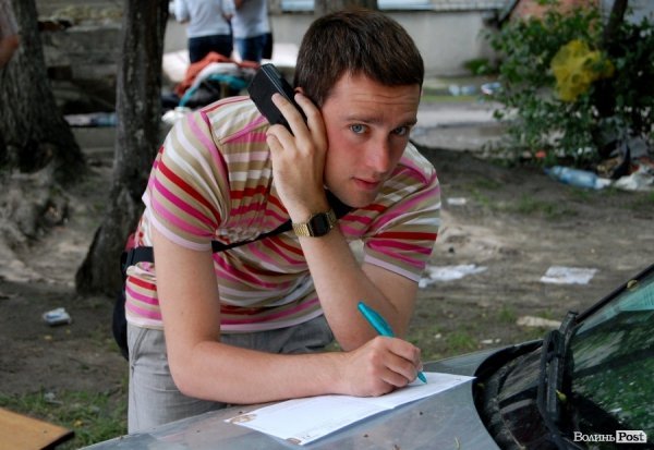 «Шукаємо свої речі серед сміття», – мешканці зруйнованих квартир