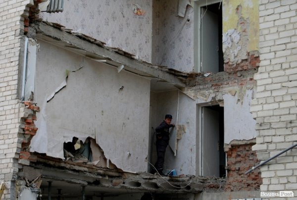 «Шукаємо свої речі серед сміття», – мешканці зруйнованих квартир