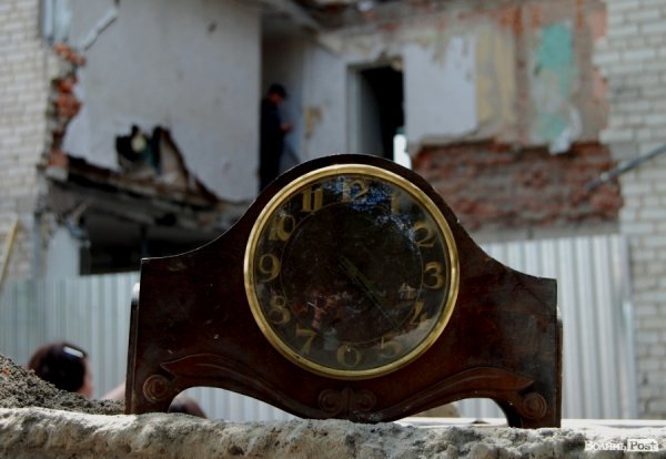 «Шукаємо свої речі серед сміття», – мешканці зруйнованих квартир