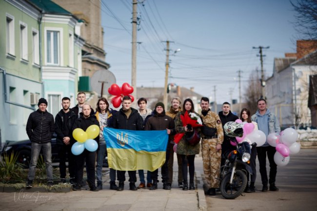 Війна коханню не завада: на Рівненщині одружилися військовослужбовець та волонтерка