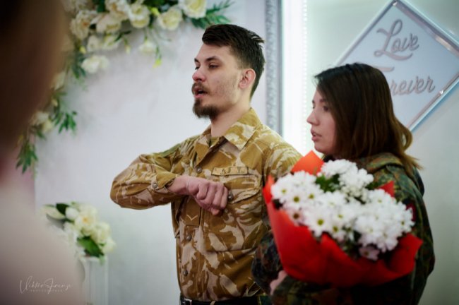 Війна коханню не завада: на Рівненщині одружилися військовослужбовець та волонтерка
