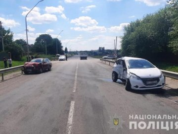 У Луцьку зіткнулися Peugeot та BMW, є постраждалі