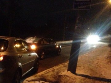 ДТП у Луцьку: зіткнулися чотири автівки через ожеледицю