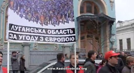 Під Верховною Радою збирається опозиція. ФОТО