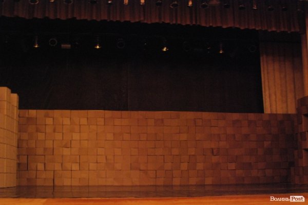 У Луцьку показали танцювальний перформенс «Дім». ФОТО