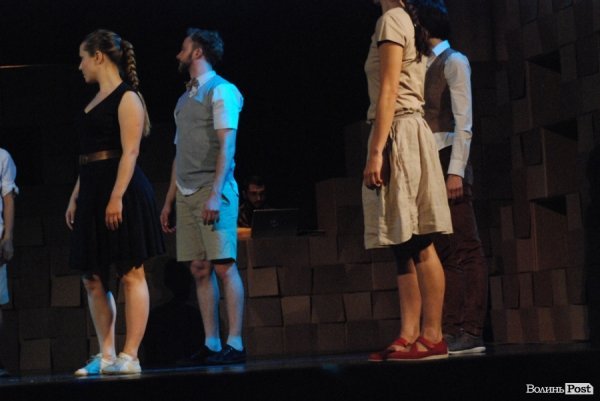 У Луцьку показали танцювальний перформенс «Дім». ФОТО