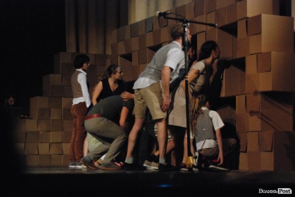 У Луцьку показали танцювальний перформенс «Дім». ФОТО