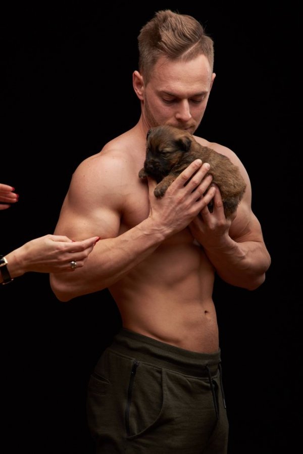 Голі та з котиками: як у Луцьку знімали благодійний календар