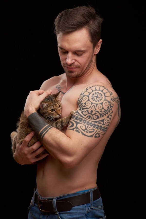 Голі та з котиками: як у Луцьку знімали благодійний календар