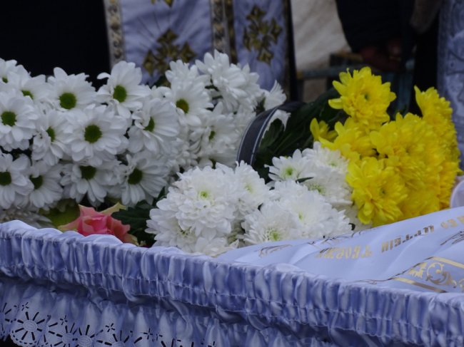 Осиротіли троє донечок: поховали Героя Юрія Марковського з Волині